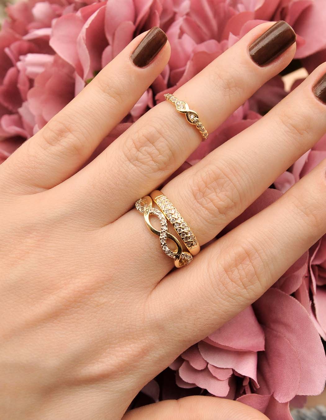 Anel Meia Aliança Cravejada com Zircônias banhado a Ouro 18k