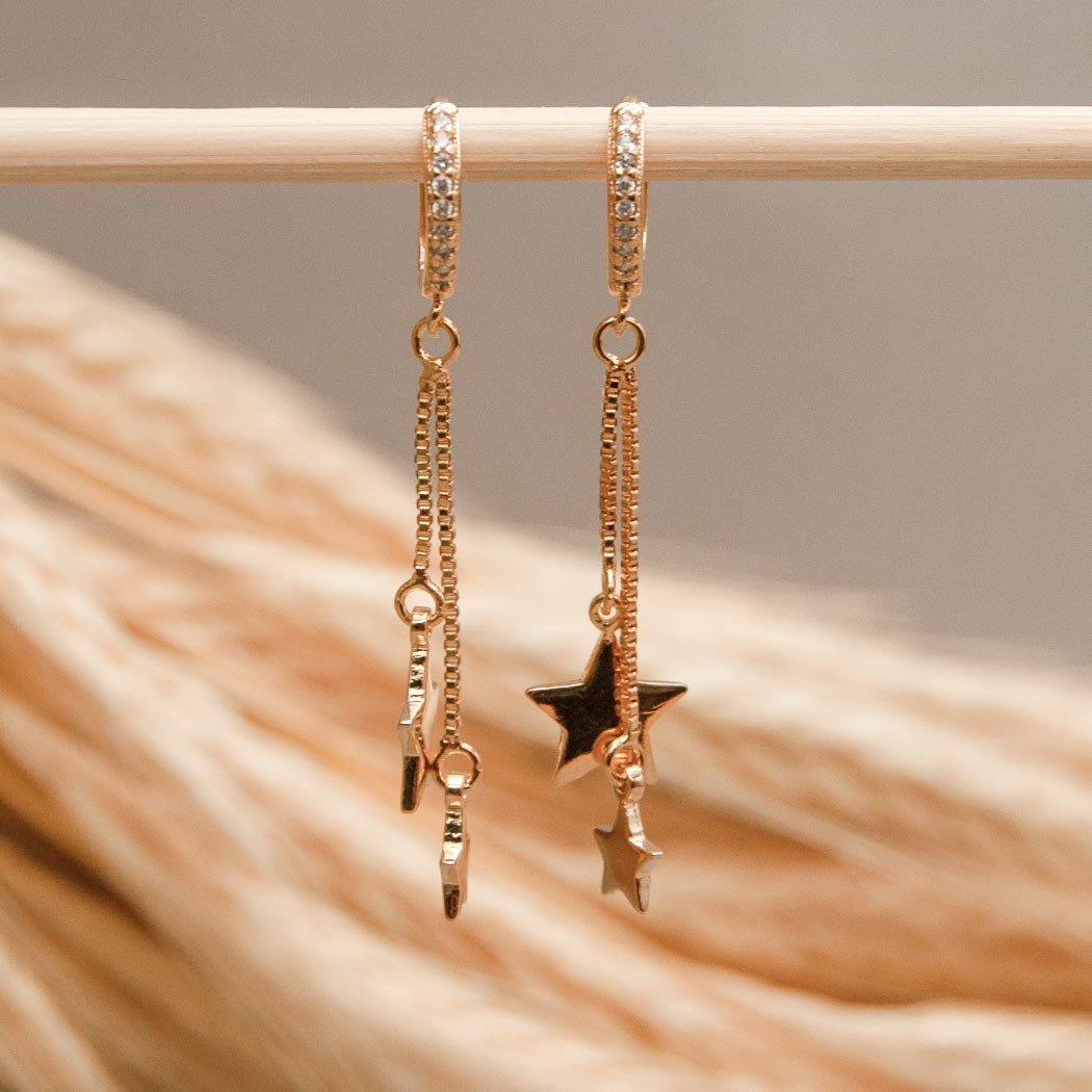 Brinco Argola Clips com Estrela Dupla Pendurada banhada a Ouro 18k