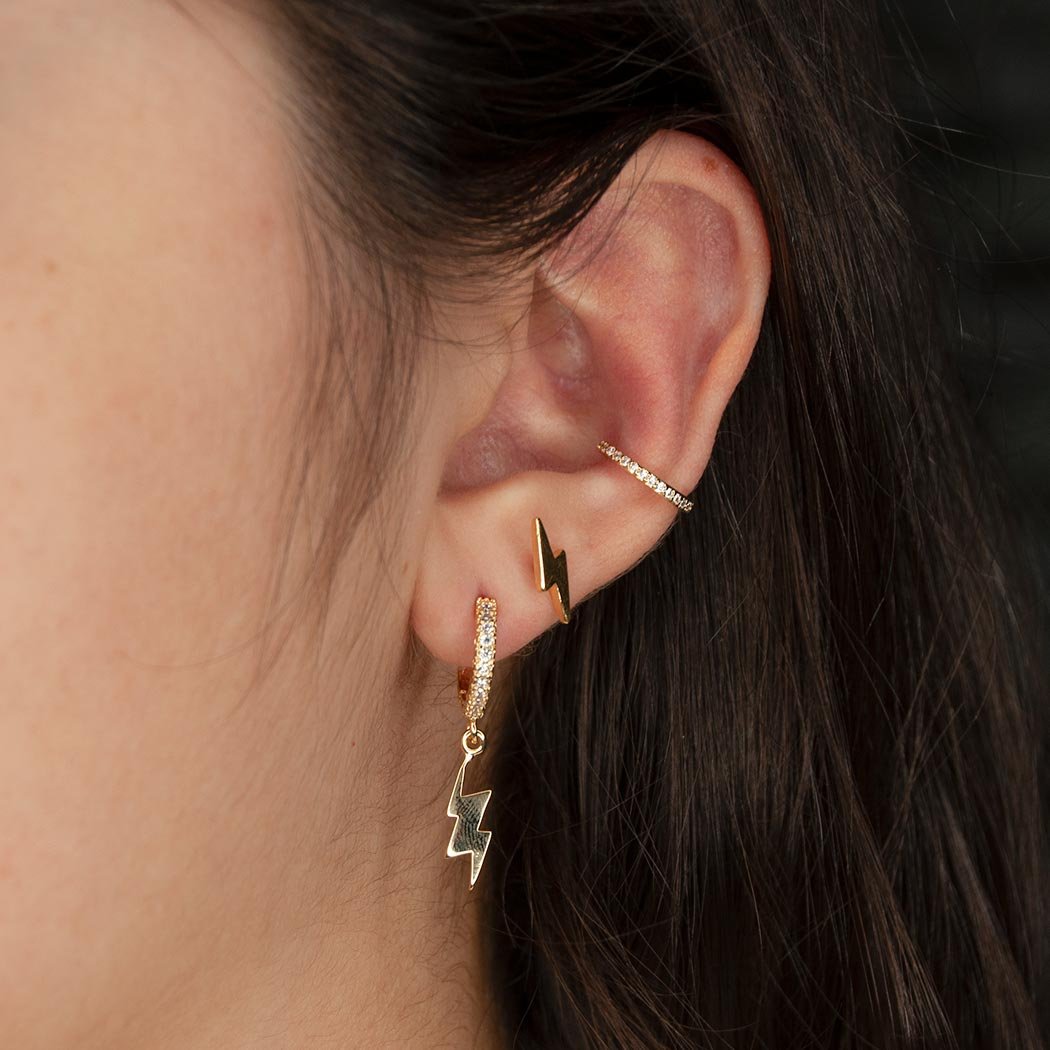 Brinco Argola Clips Cravejada com Zircônias Cristal com Raio Liso banhado a Ouro 18k