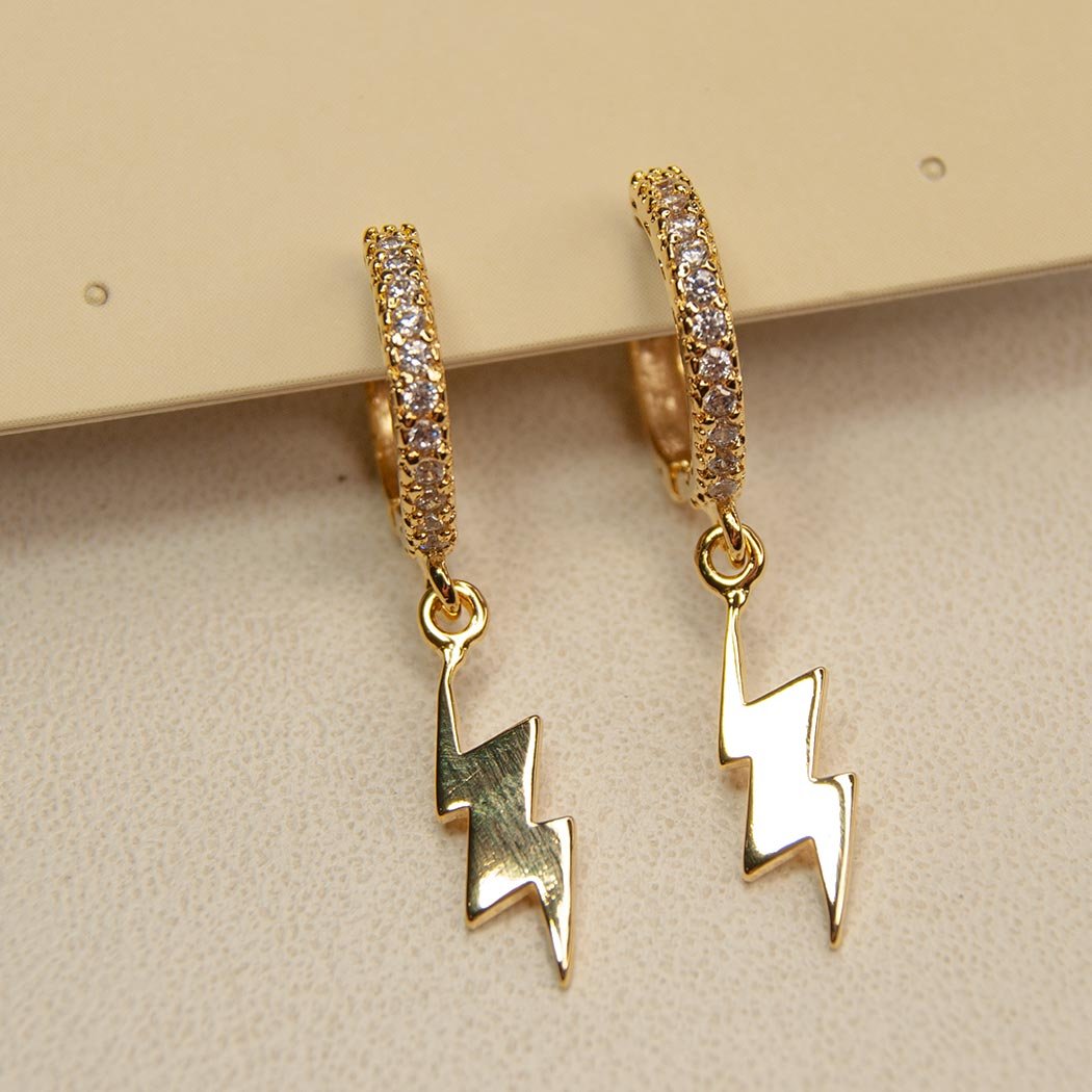 Brinco Argola Clips Cravejada com Zircônias Cristal com Raio Liso banhado a Ouro 18k