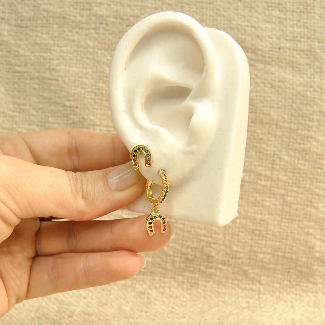 Brinco Argola Clips cravejada Ferradura banhado a Ouro 18k