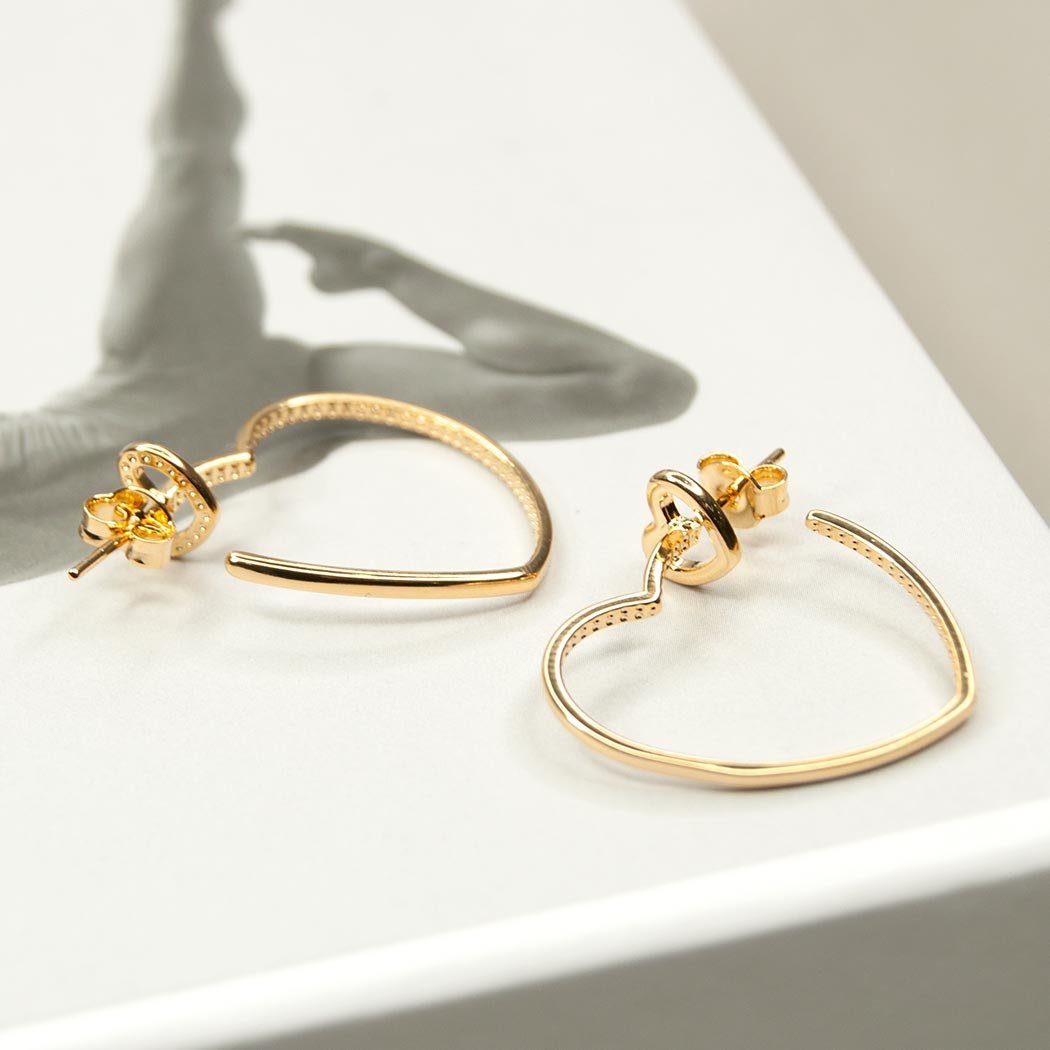 Brinco Argola Coração com base de Coração banhado a Ouro 18k