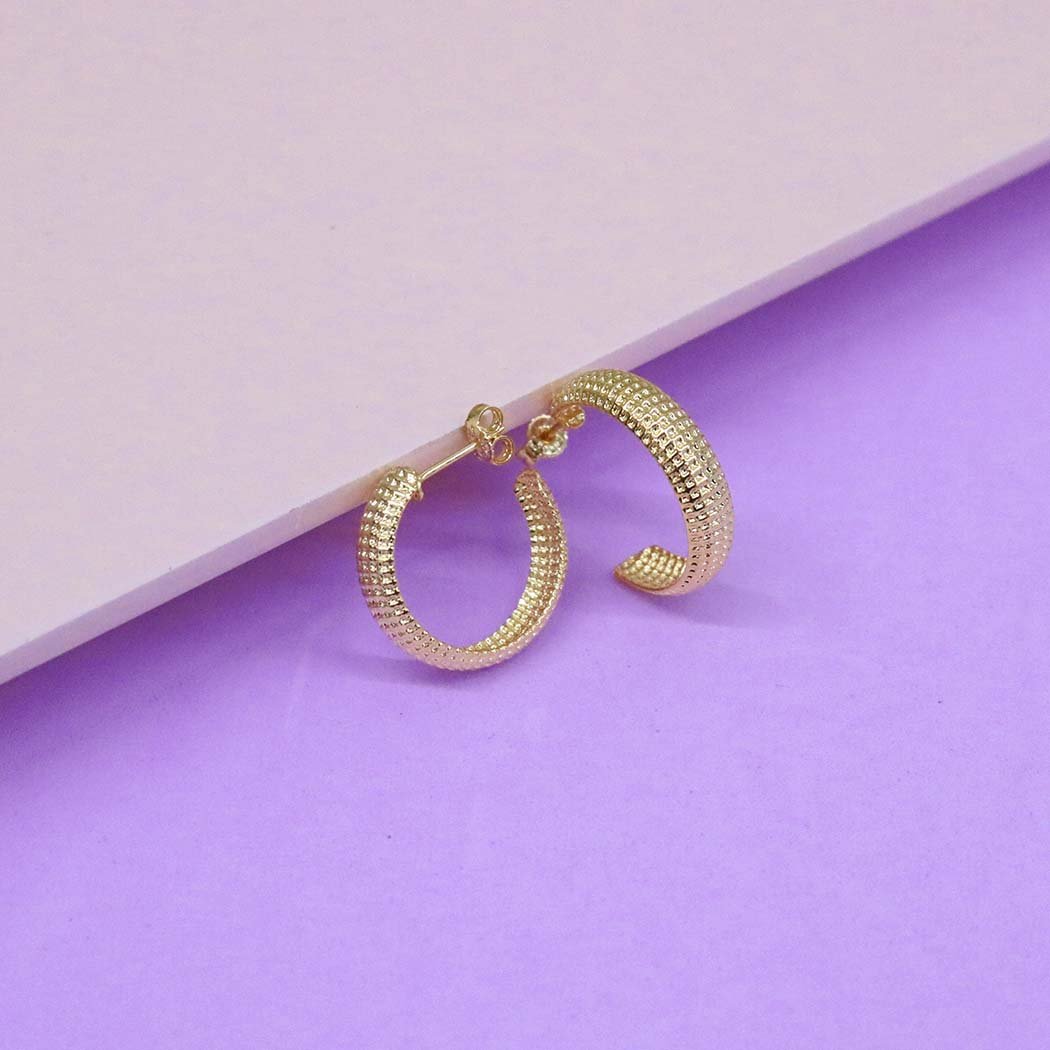Brinco Argola Média Pontilhada banhado a Ouro 18k