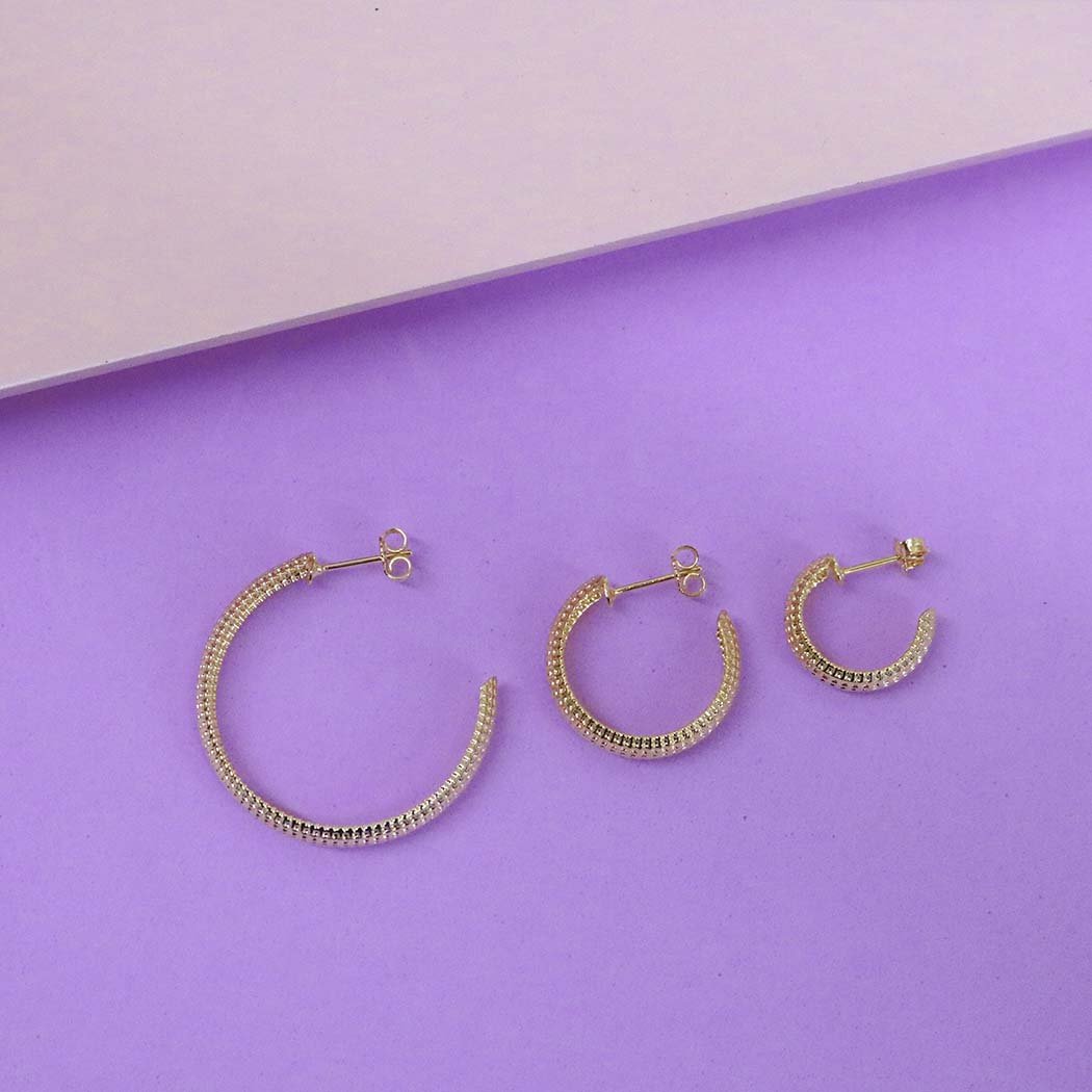 Brinco Argola Média Pontilhada banhado a Ouro 18k