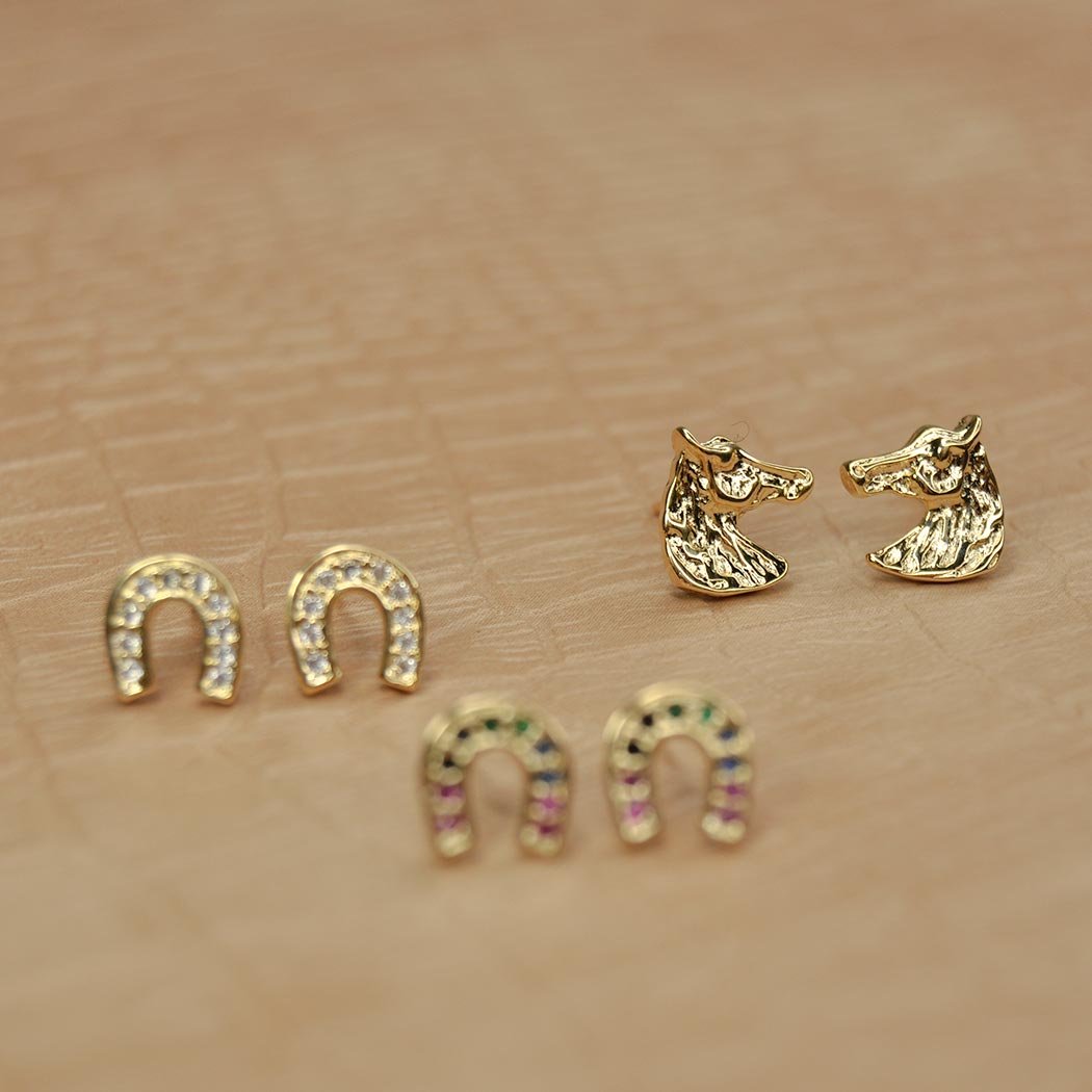 Brinco Cavalo liso banhado a Ouro 18k