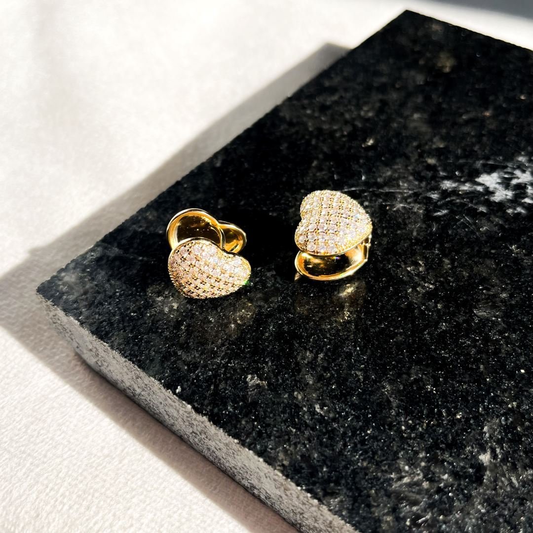 Arya Joias - Brinco Click Coração Micro Zircônias Banhado a Ouro 18k