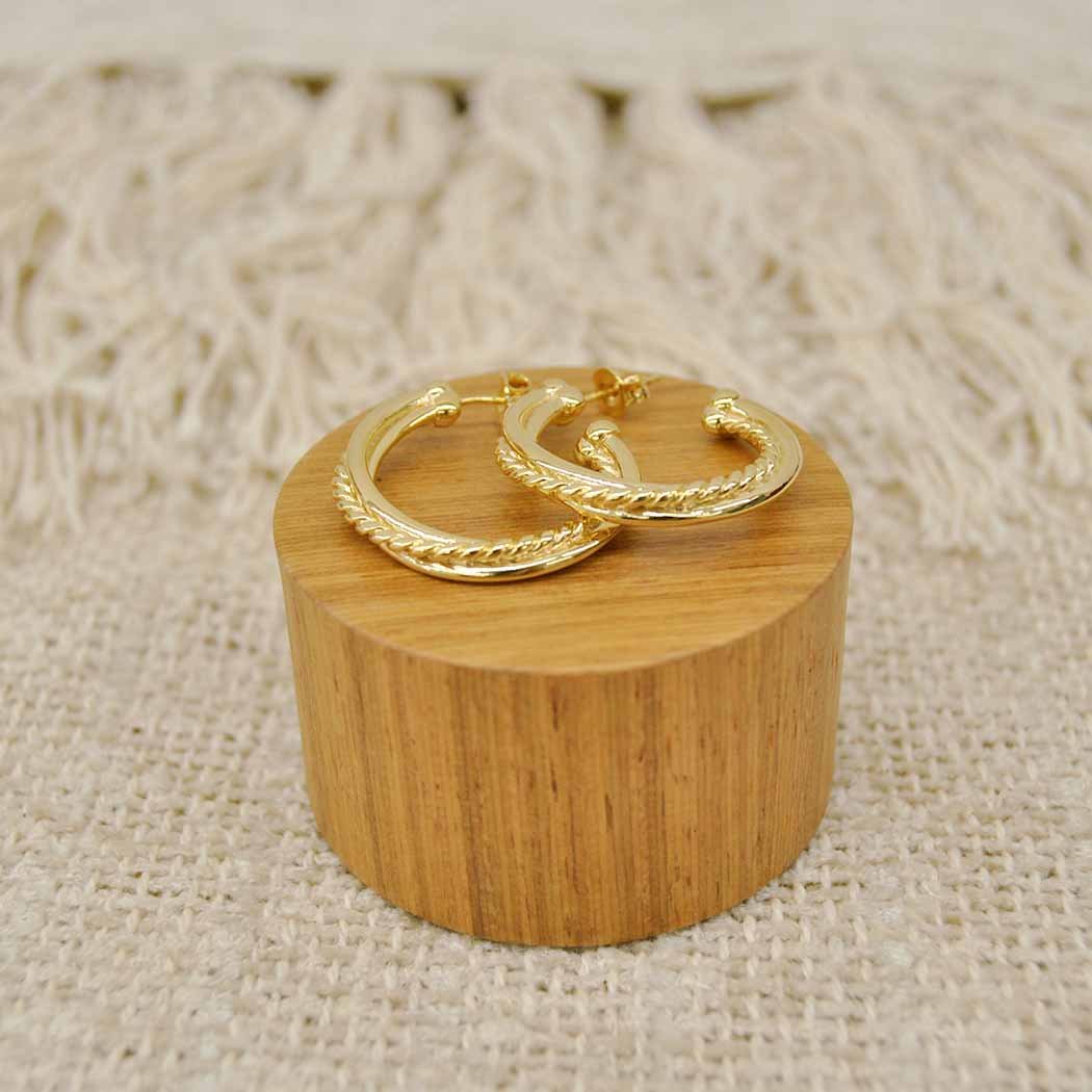 Brinco detalhe torcido banhado a Ouro 18k