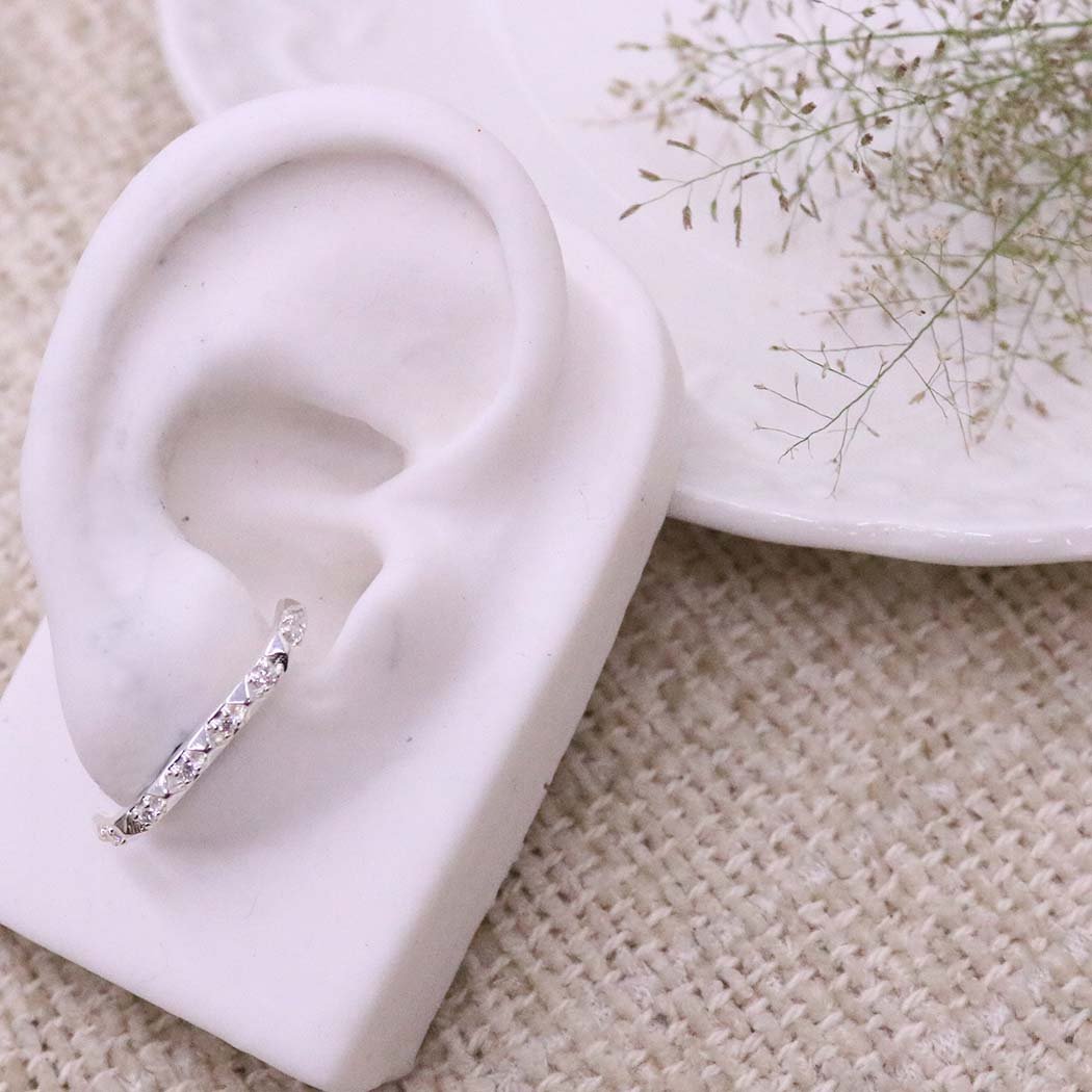 Brinco Ear Hook com Zircônias banhado a Prata 70