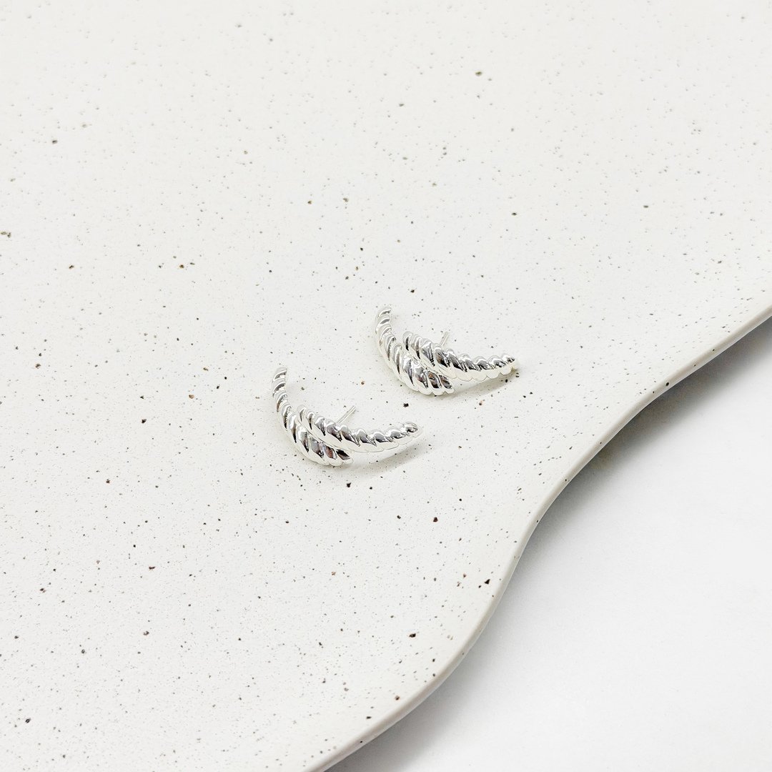 Brinco Ear Hook Torcido Duplo banhado a Prata 70