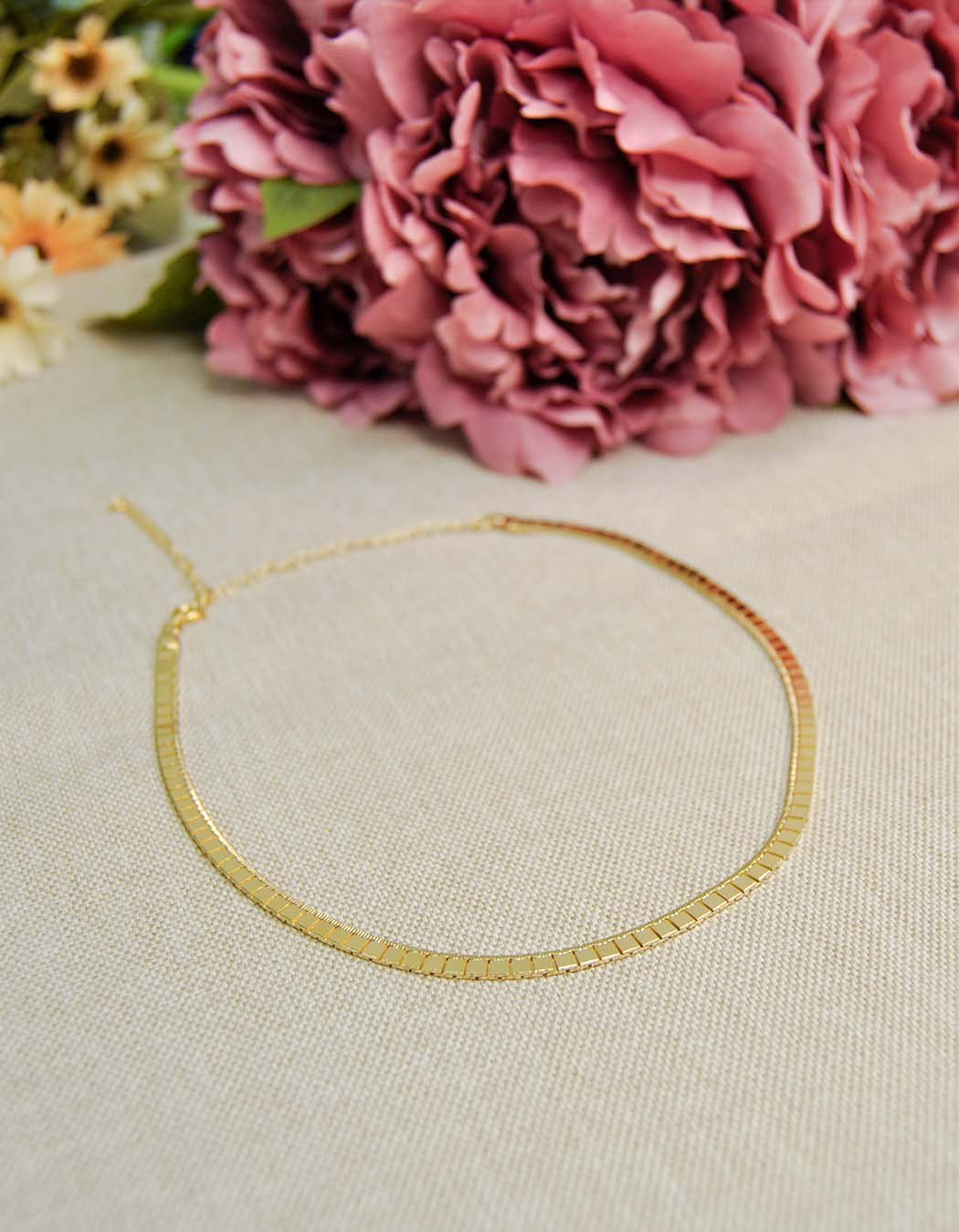 Choker Fita Fina com detalhes banhado a Ouro 18k