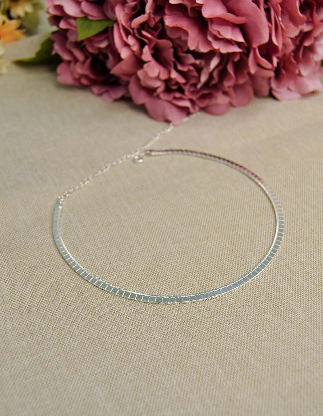 Choker Fita Fina com detalhes banhado a Prata 70