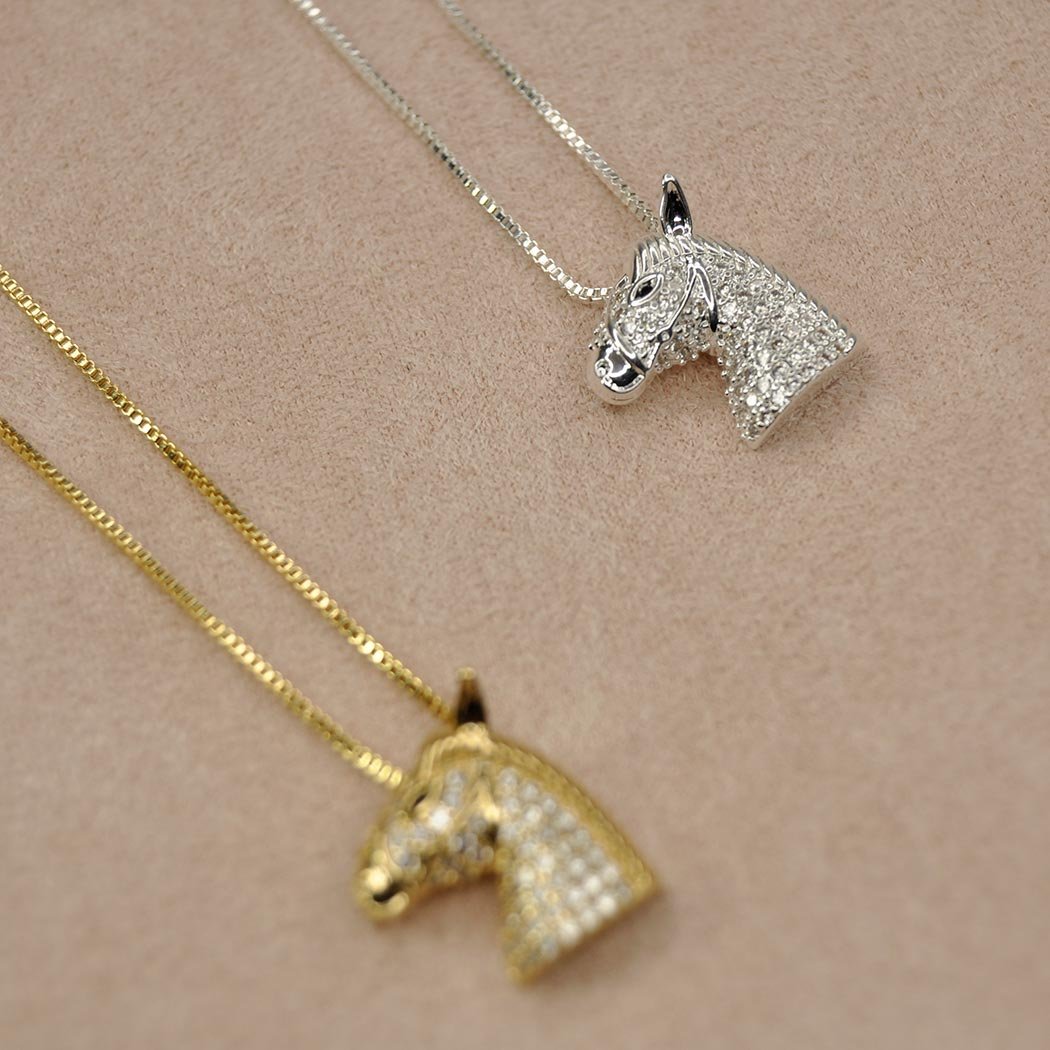 Colar Cavalo cravejado com Zircônias banhado a Prata 70