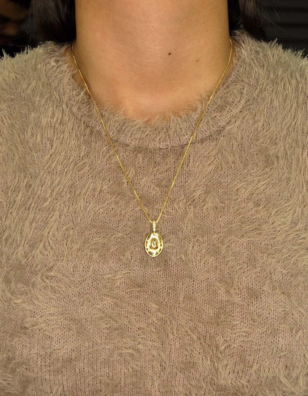 Colar Chapéu pequeno banhado a Ouro 18k