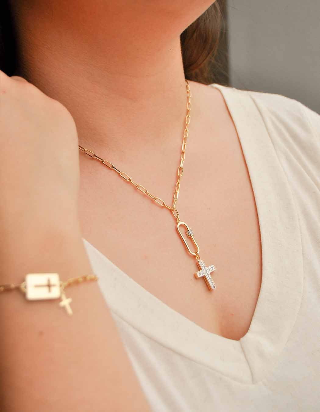 Colar Cruz cravejada com Zircônia banhado a Ouro 18k