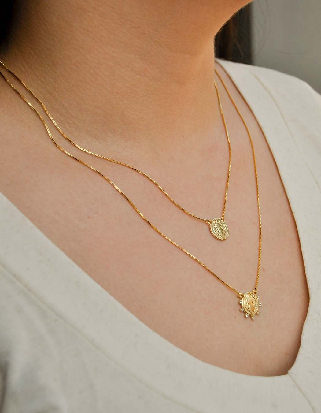 Colar Escapulário São Bento com Zircônias banhado a Ouro 18k
