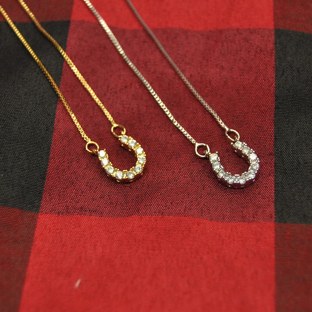 Colar Ferradura cravejada com Zircônias Cristal banhado a Ouro18k