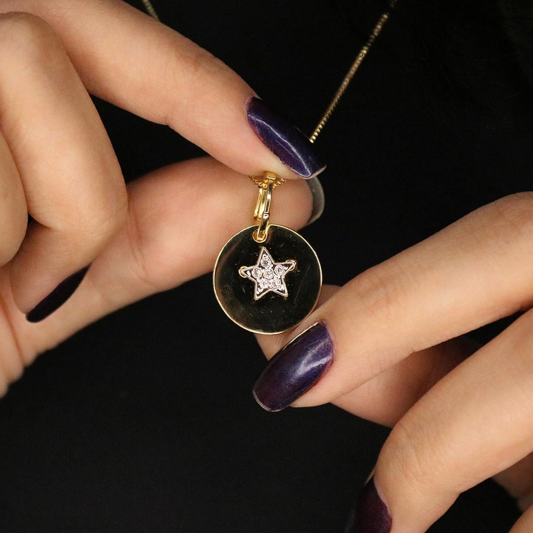 Colar Medalha com Estrela Cravejada banhada a Ouro 18k