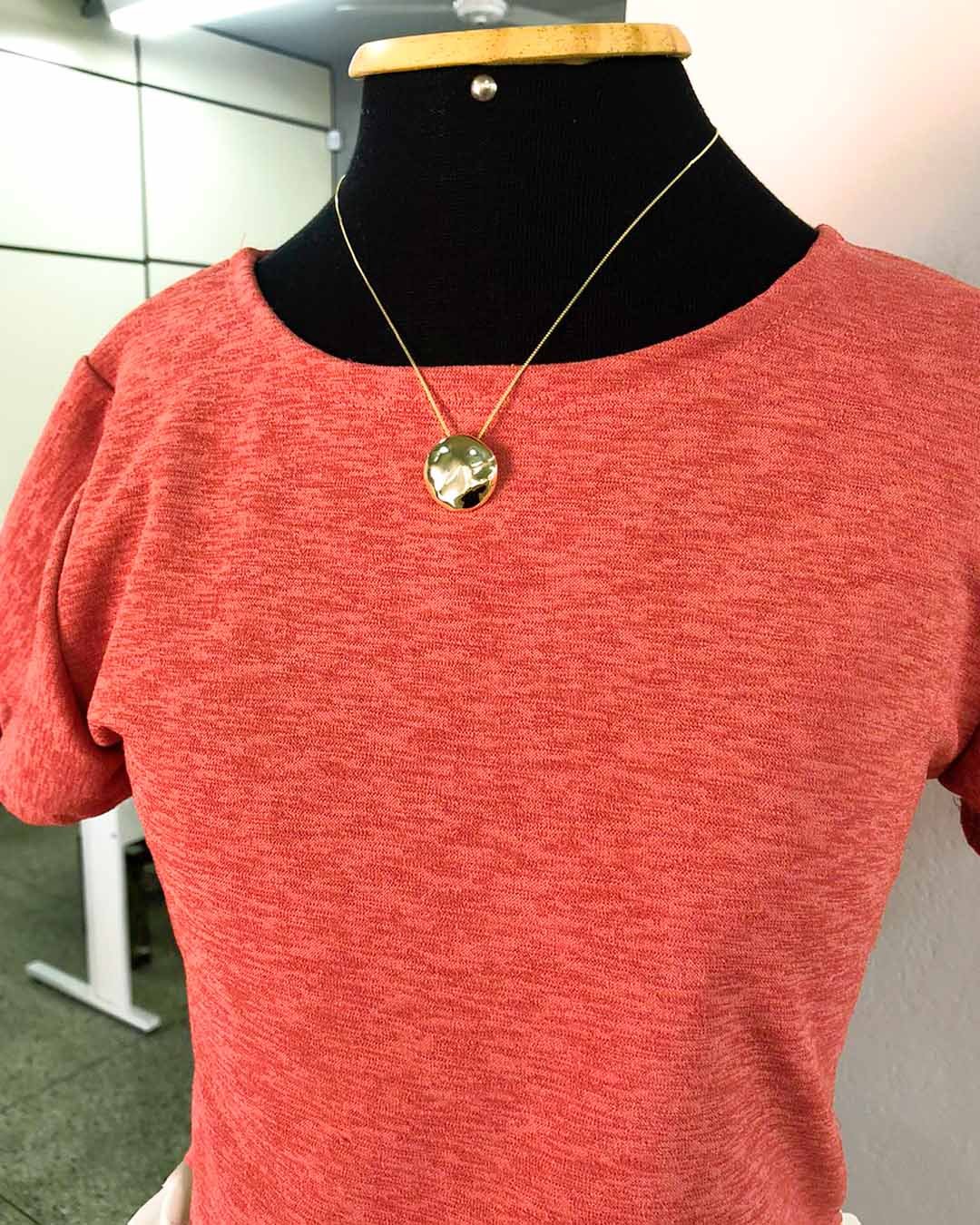 Colar Medalha Ondulada banhado a Ouro 18k