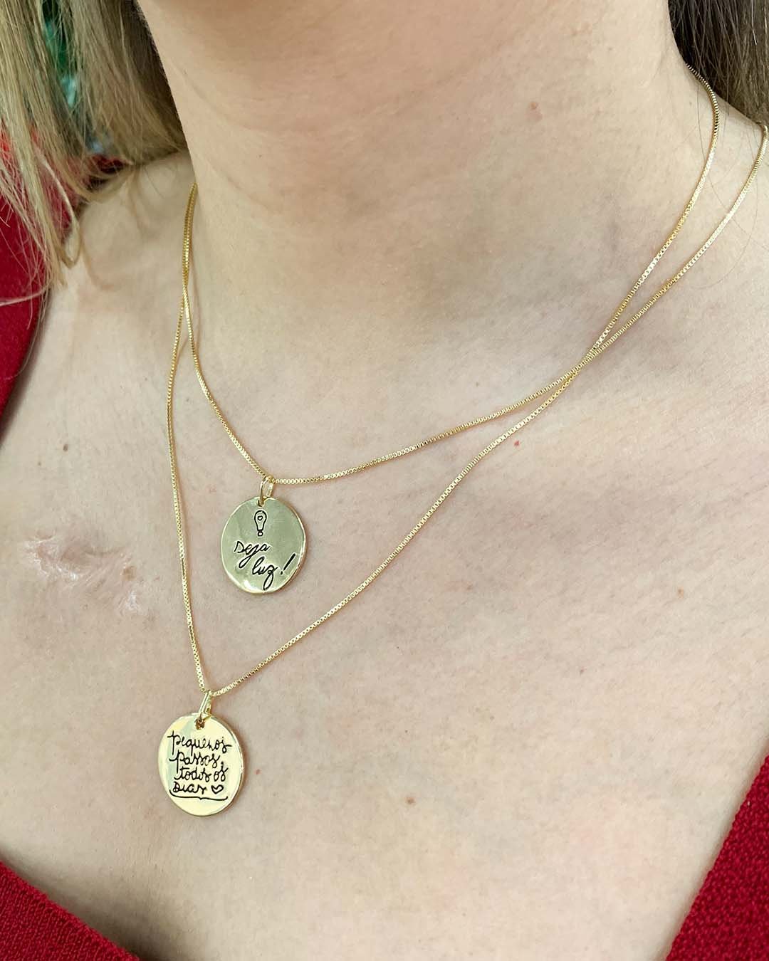 Colar Medalha Seja Luz Banhado a Ouro 18k