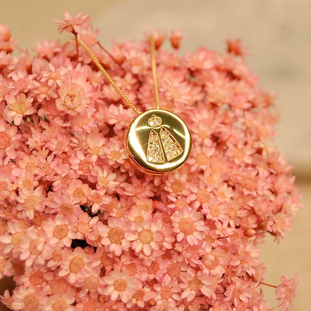 Colar Nossa Senhora cravejada Zircônias banhado a Ouro 18k
