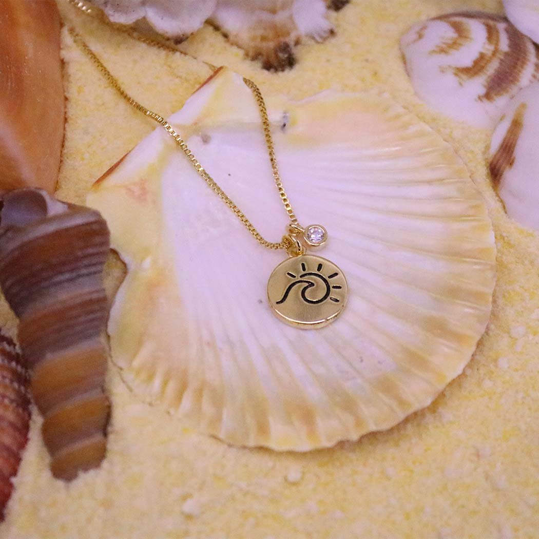 Colar Onda e Sol com Ponto de Luz banhado a Ouro 18k