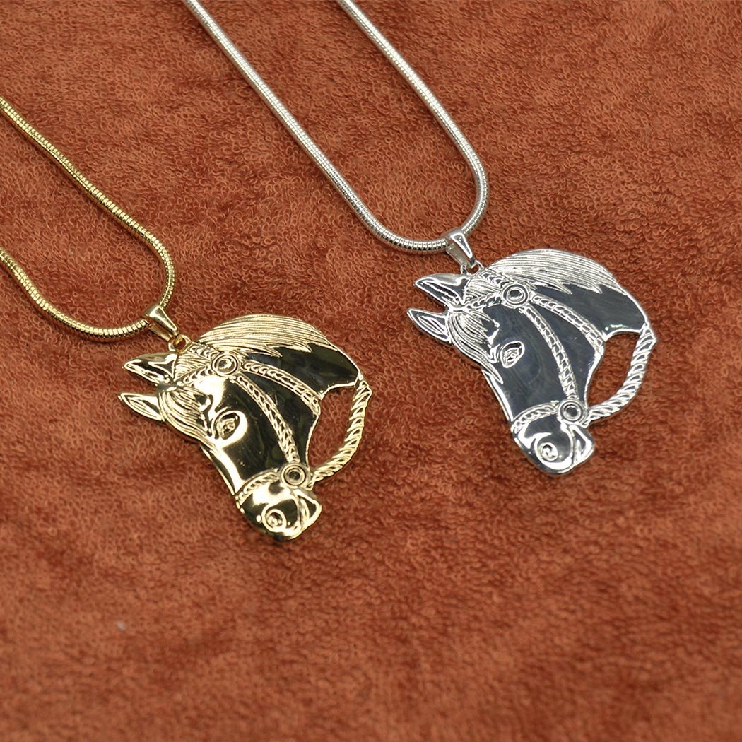 Colar pingente Cavalo liso banhado a Ouro 18k