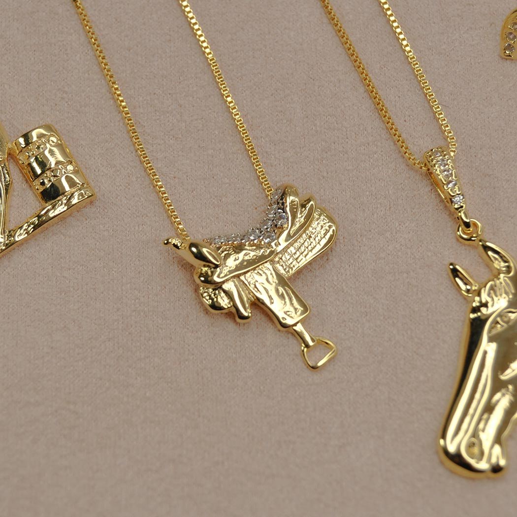 Colar Sela com detalhes em Zircônias banhado a Ouro 18k