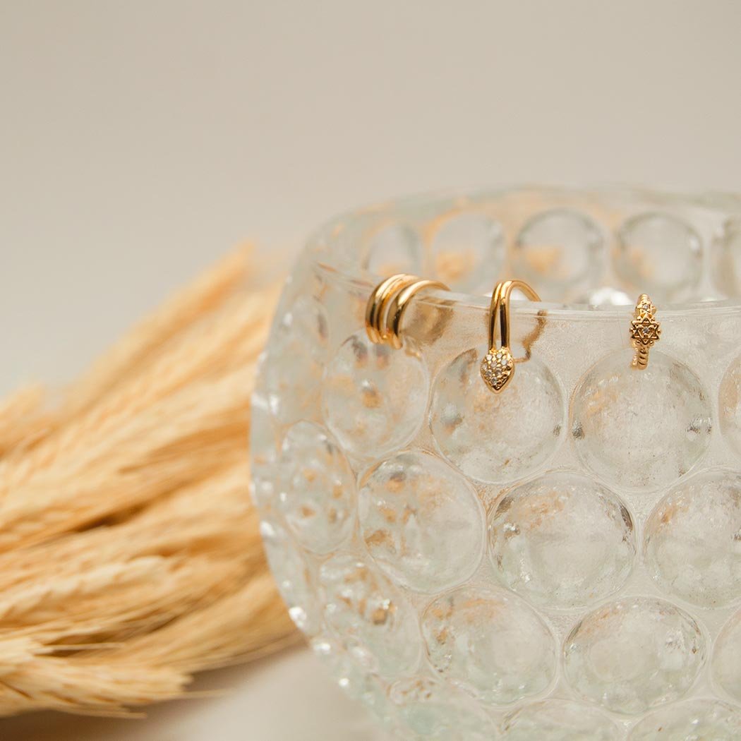Piercing Fake com ponta Cravejada banhada a Ouro 18k