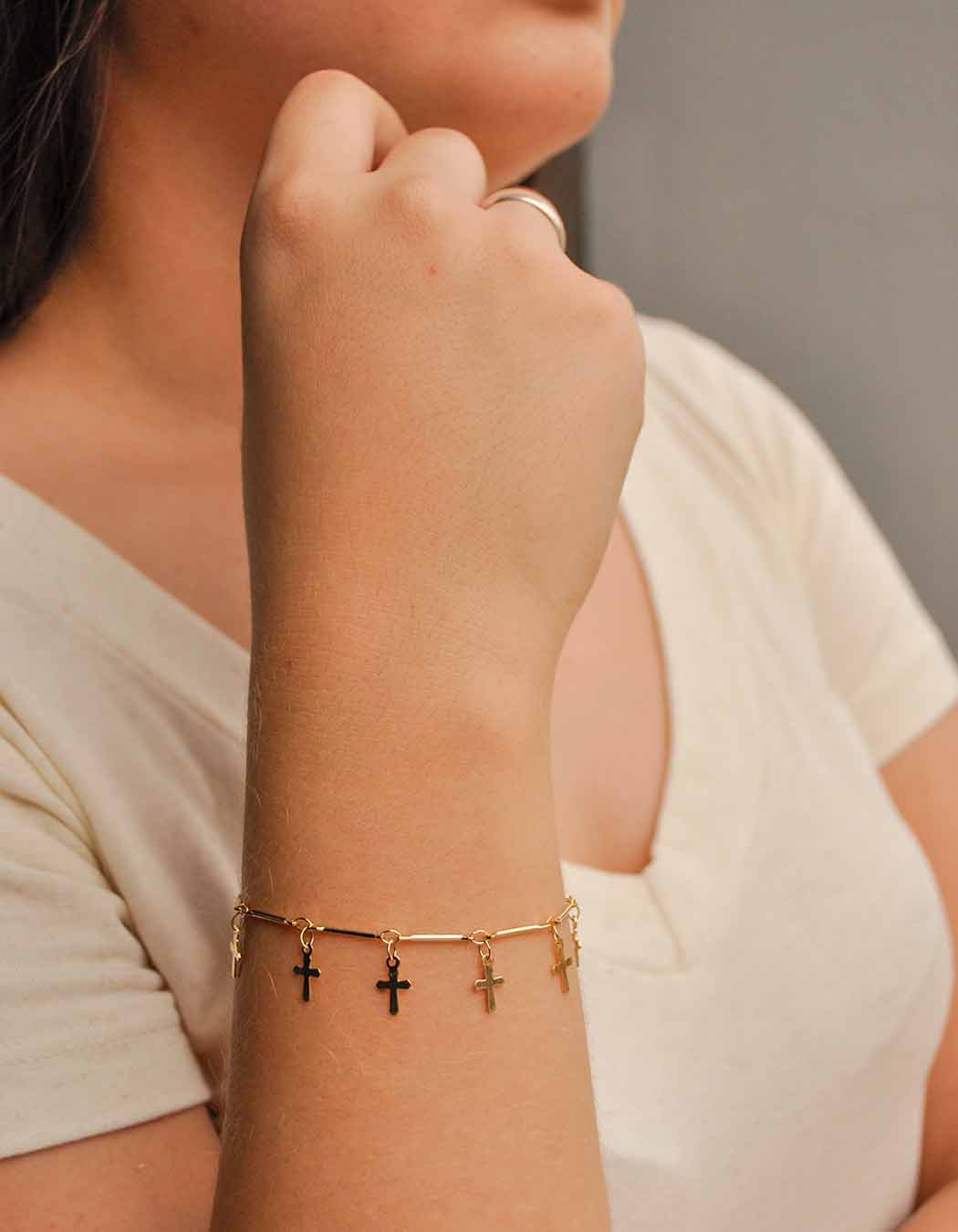 Pulseira 9 cruz banhado a Ouro 18k