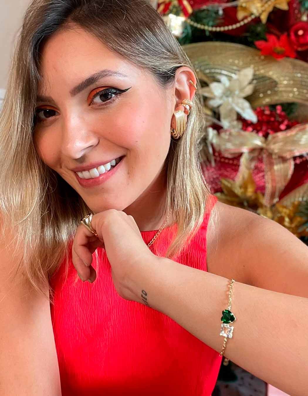 Pulseira com Pedra Quadrada e Pedra em formato de Coração Colorida Banhada a Ouro 18k