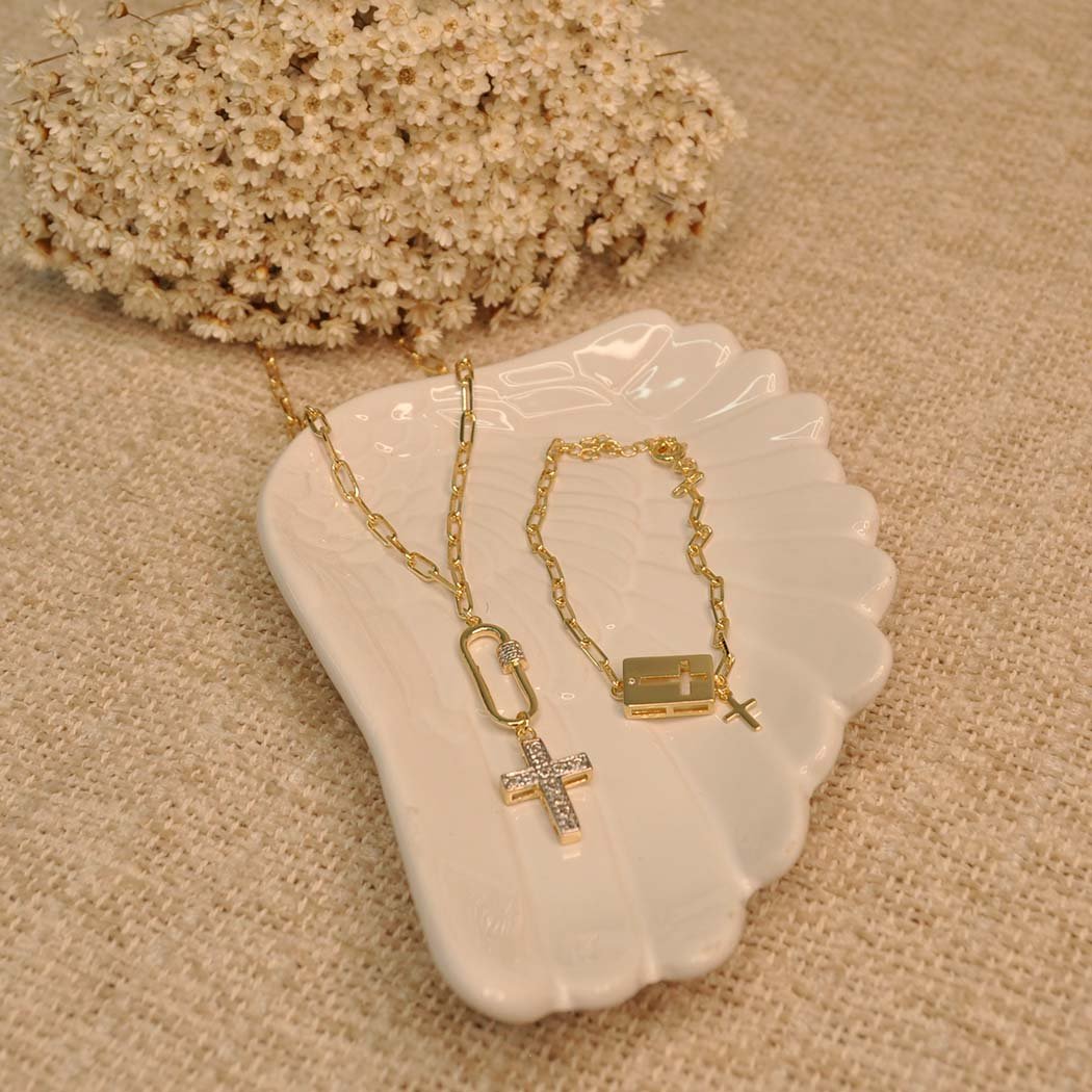 Pulseira Cruz vazada com pingente de Cruz banhado a Ouro 18k