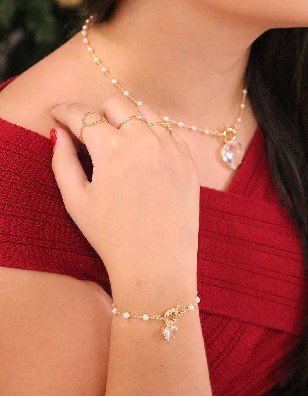 Pulseira Fio de Pérolas e Coração Pedra Banhada a Ouro 18k