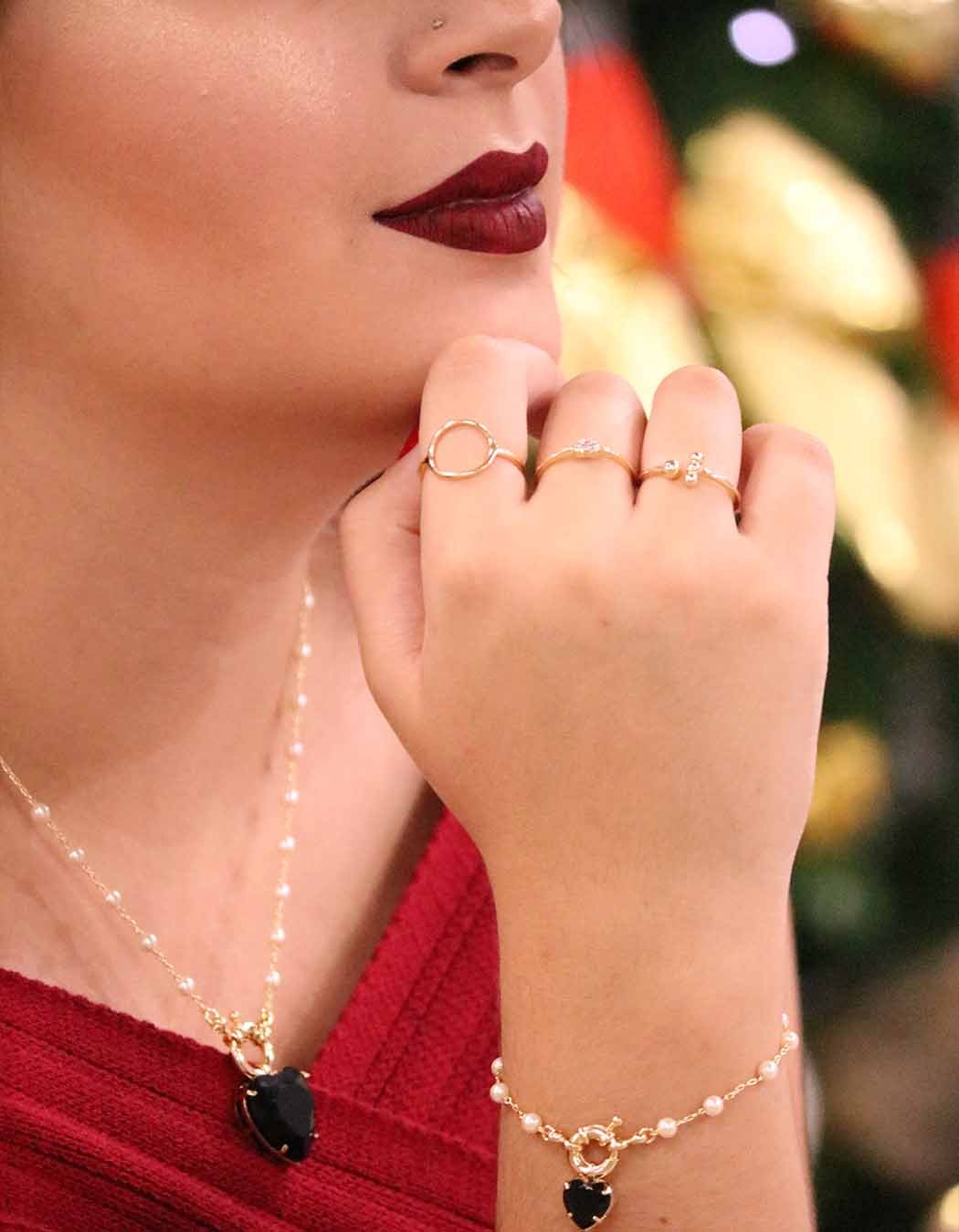 Pulseira Fio de Pérolas e Coração Pedra Banhada a Ouro 18k