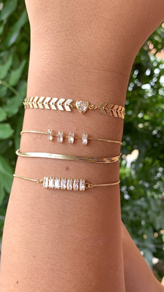 Pulseira Folhinhas com Coração de Zircônia banhada a Ouro 18k