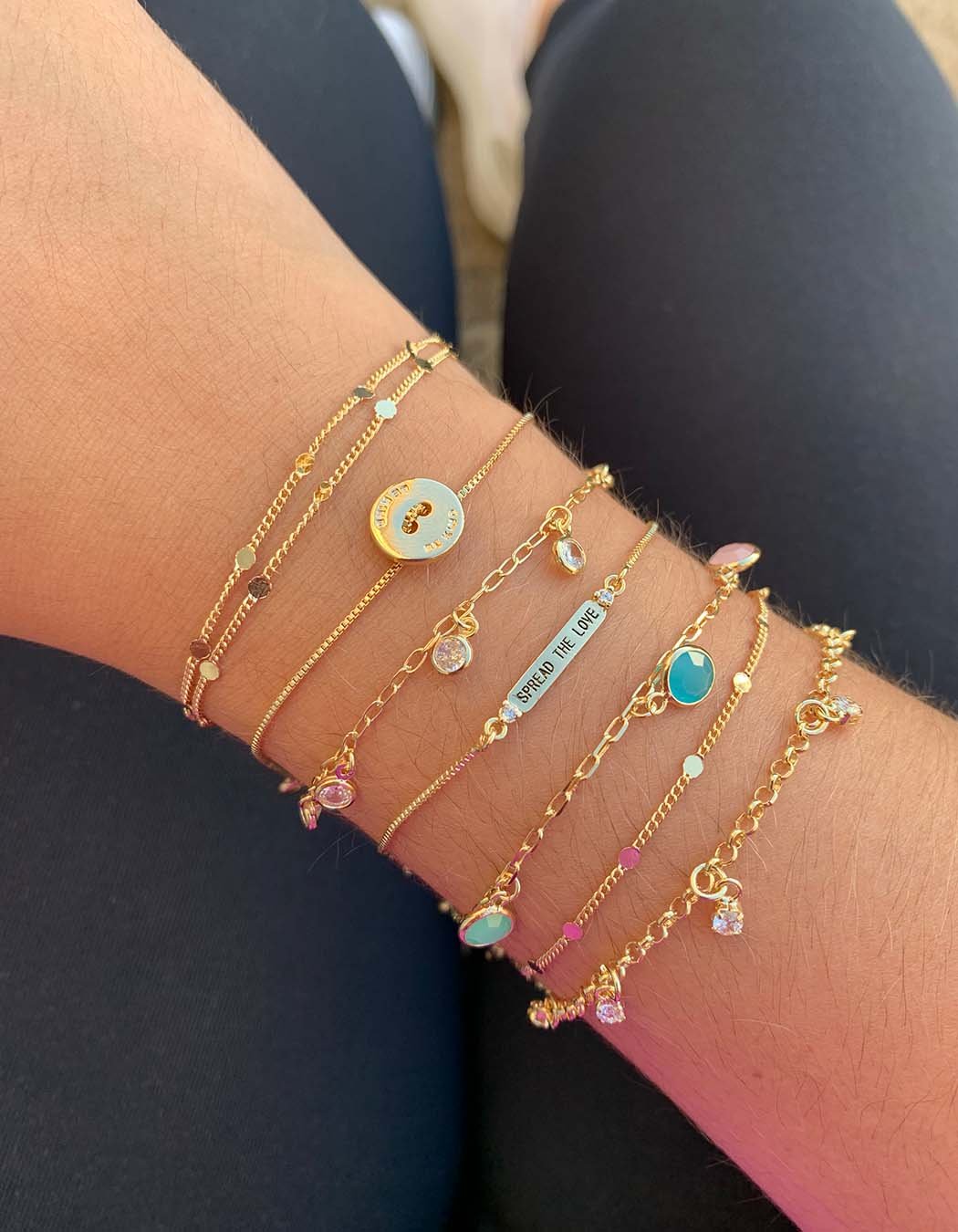 Pulseira Medalha Be Kind Banhada a Ouro 18k