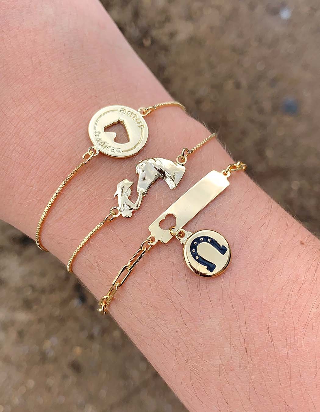 Pulseira Menina com Cavalo banhado a Ouro 18k